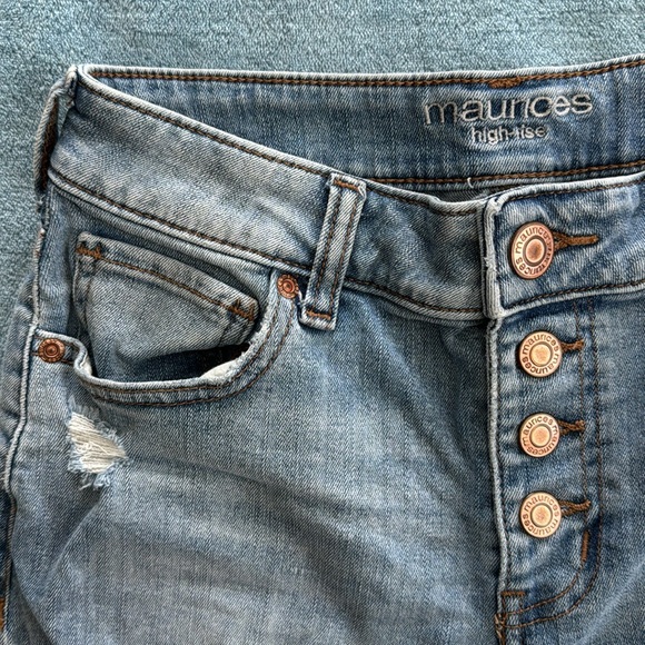 Maurices High Rise Ripped Cuffed Hem 3.5in Short - Picture 4 of 6